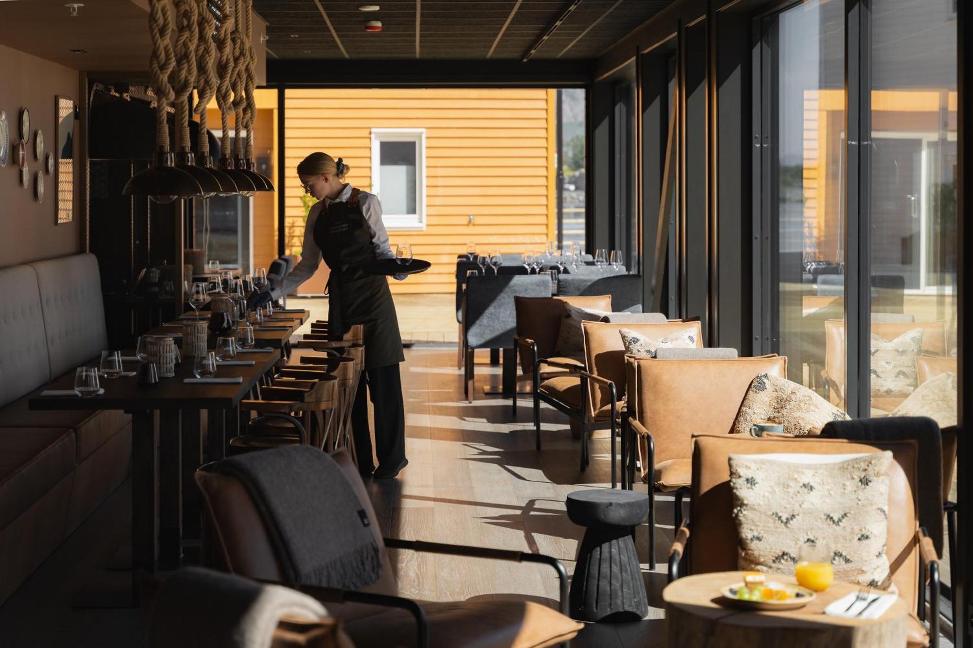 Henningsvaer Bryggehotell - By Classic Norway Hotels Exterior photo