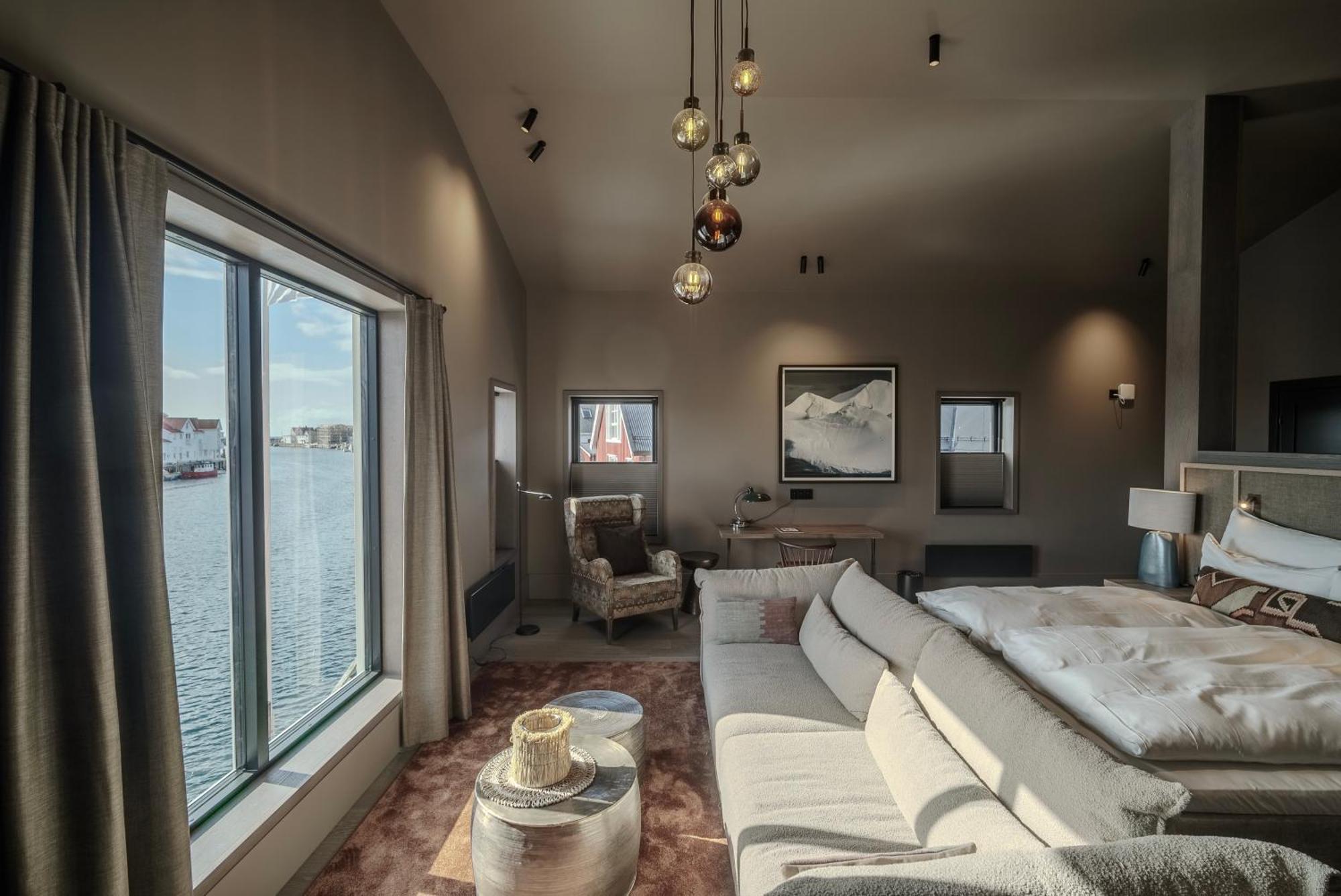 Henningsvaer Bryggehotell - By Classic Norway Hotels Exterior photo