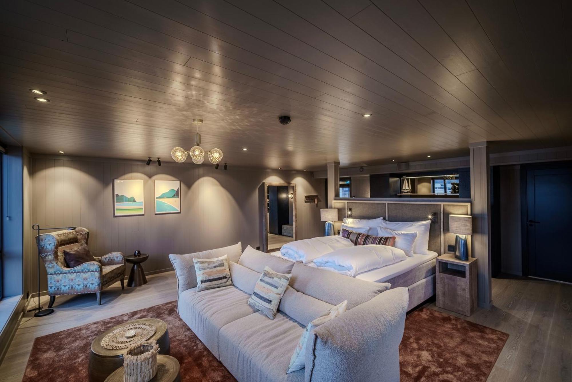 Henningsvaer Bryggehotell - By Classic Norway Hotels Exterior photo