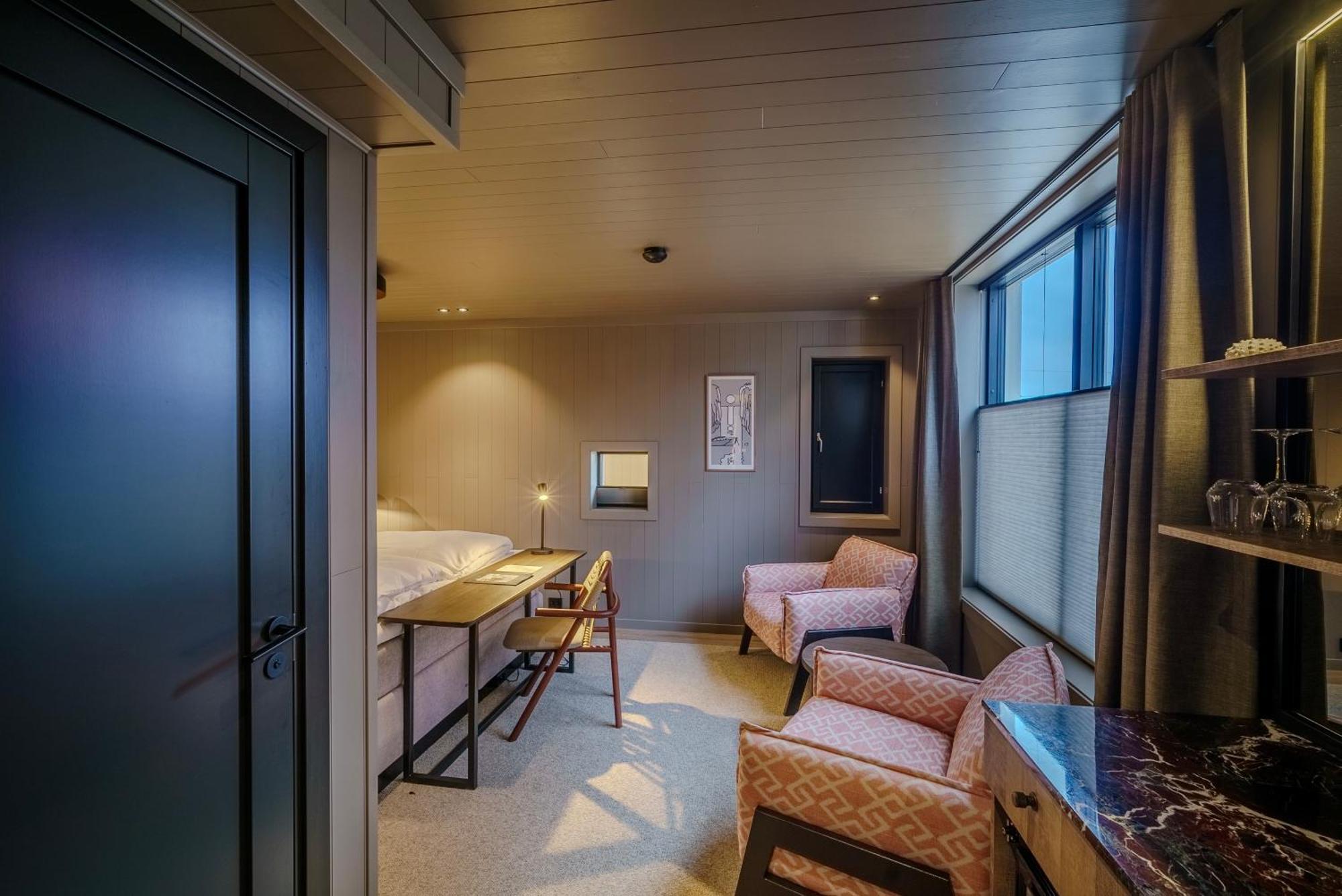 Henningsvaer Bryggehotell - By Classic Norway Hotels Exterior photo