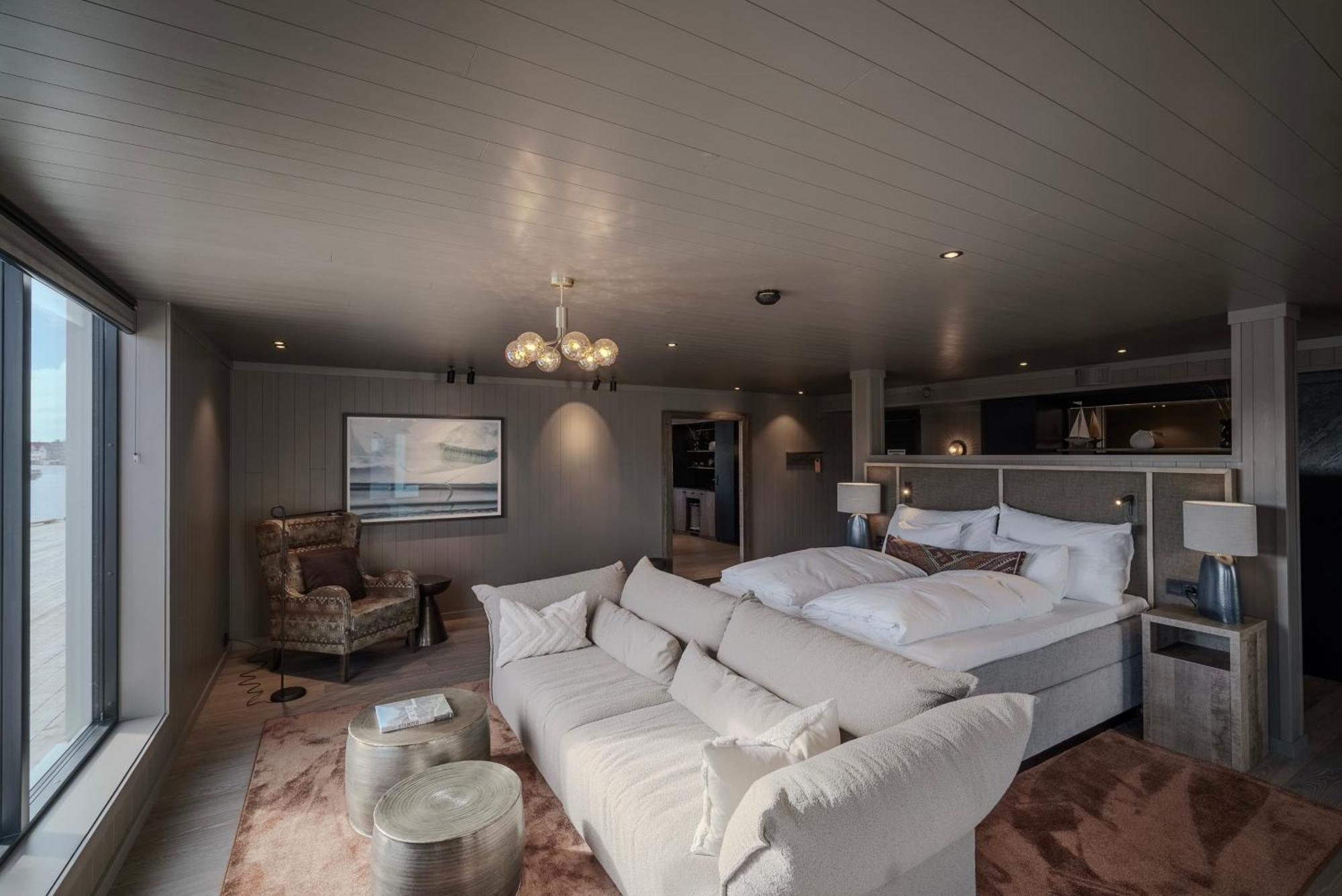 Henningsvaer Bryggehotell - By Classic Norway Hotels Exterior photo