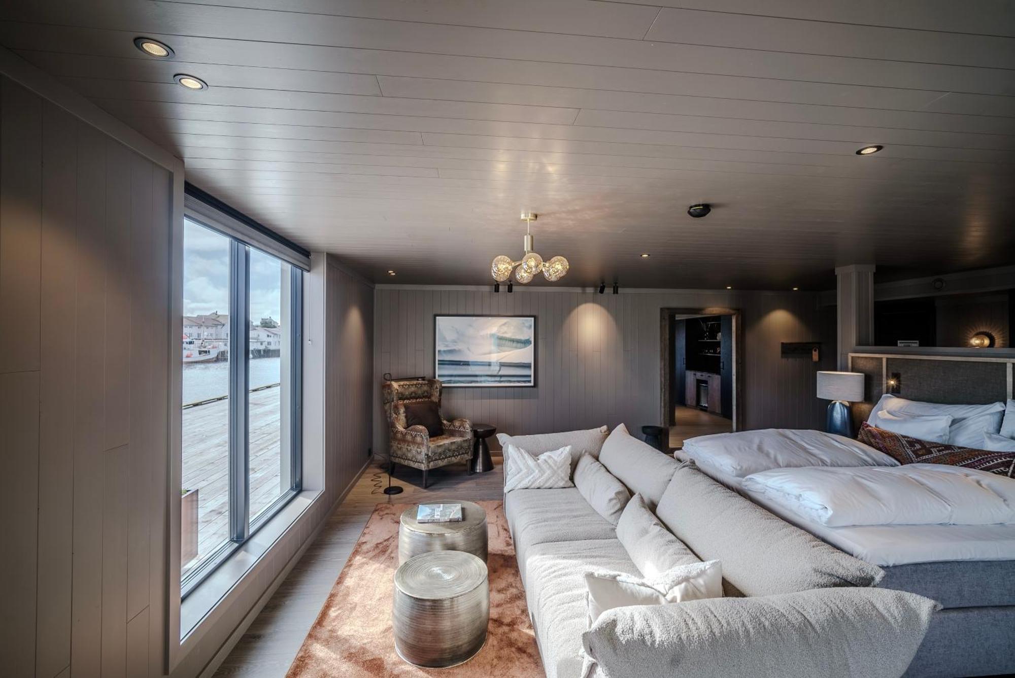 Henningsvaer Bryggehotell - By Classic Norway Hotels Exterior photo